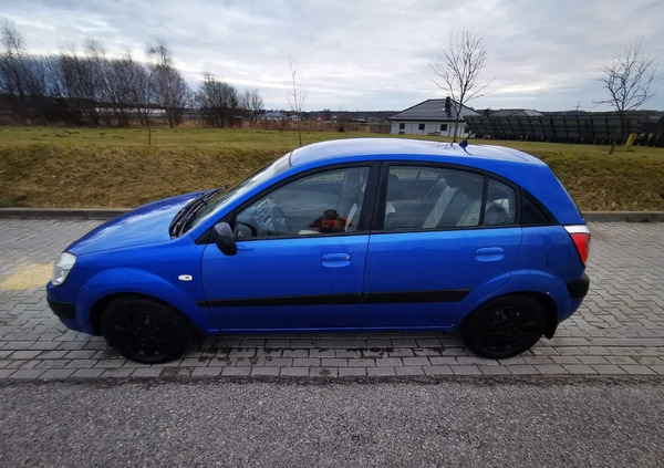 Kia Rio cena 6500 przebieg: 257362, rok produkcji 2006 z Włoszczowa małe 211